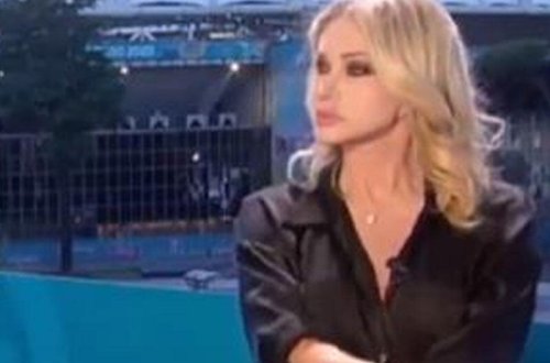 Aparıcı AVRO-2020 proqramına alt geyimsiz çıxdı - VİDEO