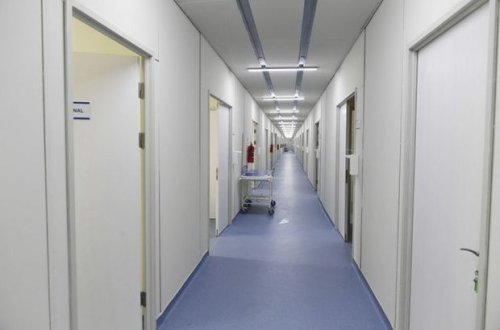 В Баку машина скорой помощи сбила врача