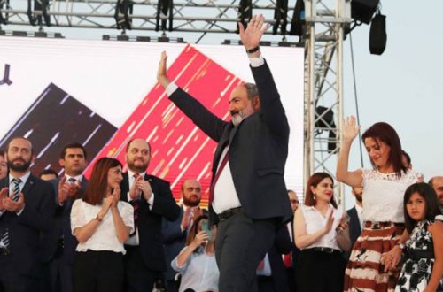 Paşinyan daxili siyasi böhranın bitdiyini elan etdi