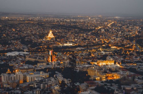 Gürcüstanda gecə saatlarında küçəyə çıxmaq qadağası ləğv edilir