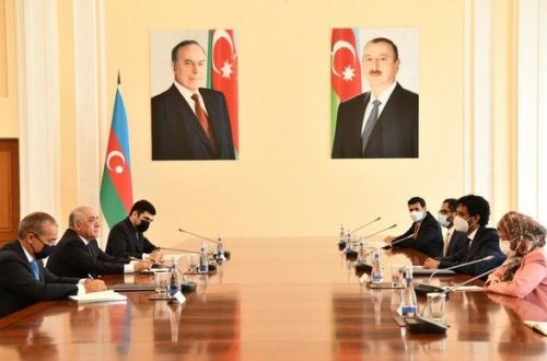 Əli Əsədov BƏƏ-nin iqtisadiyyat naziri ilə görüşüb