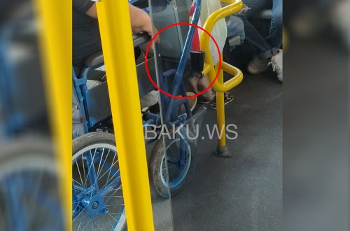 “BakuBus”da problem - Sağlamlıq imkanları məhdud sərnişinin həyatı təhlükəyə atıldı - VİDEO