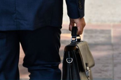 Rektor beş müəllimi işdən çıxardığı üçün cərimələndi