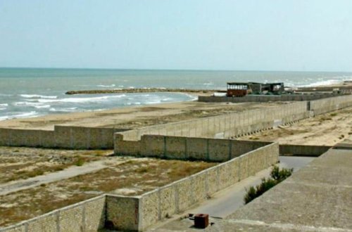 Xəzəri zəbt edən milyonçuların hasarları sökülür