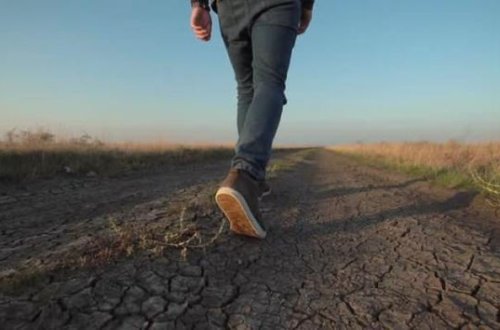 Bakıda 15 yaşlı oğlan itkin düşüb - FOTO