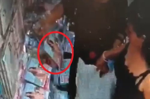 Bakıda ticarət mərkəzində qadınlar mağazadan alt paltarı oğurladı - VİDEO