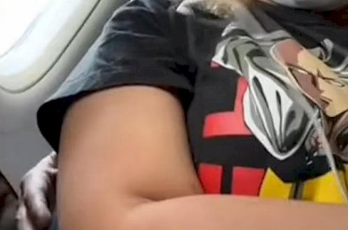 Təyyarədə seksual qısnamaya məruz qalan qıza kömək edən olmadı