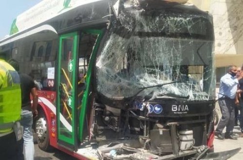 В Баку произошло ДТП с участием двух автобусов - ВИДЕО