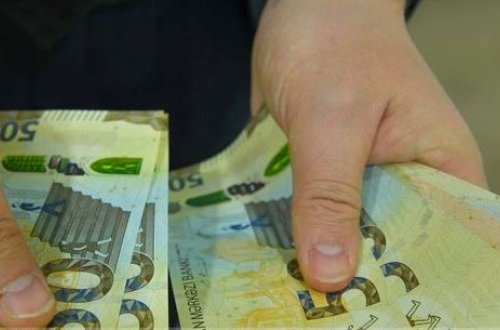 Azərbaycanda vəzifəli şəxs barəsində cinayət işi başlandı