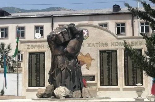 В Гадруте воздвигнут памятник 