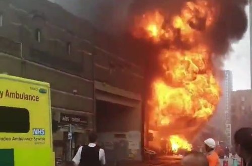 London metrosunda partlayış və yanğın baş verib – VİDEO