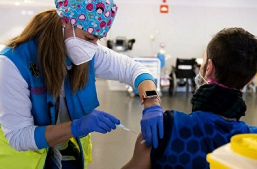 Baş nazirdən QƏRAR: 18-25 yaş arası vaksin vurduran gənclərə 304 manat dəyərində kart veriləcək 