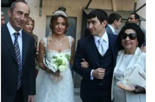 Robert Köçəryanın müğənni gəlini ilə eşq yaşayan azərbaycanlı iş adamı kimdir? — FOTOLAR