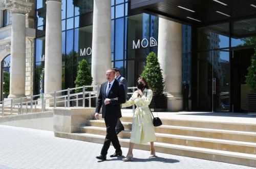 Ильхам Алиев и Мехрибан Алиева приняли участие в открытии отеля Courtyard by Marriott Baku - ФОТО