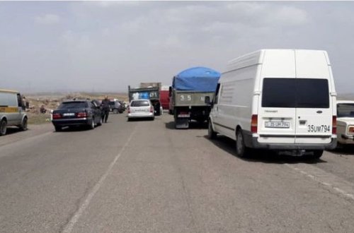 Ermənistanda susuz qalan kəndlilər yolu bağladılar