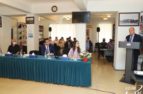 “Media haqqında” Qanun layihəsinin ilk müzakirəsi AZƏRTAC-da keçirilib