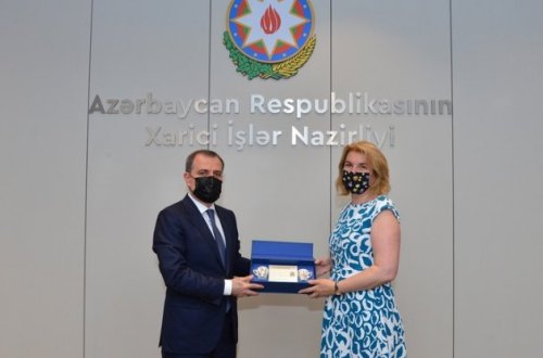 Ceyhun Bayramov AYİB-in Azərbaycan nümayəndəliyinin rəhbəri ilə görüşüb