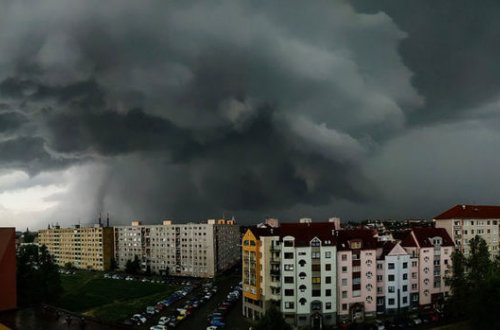 На Чехию обрушились сильные ливни и шквалистый ветер - ВИДЕО