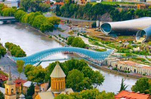 Qonşu ölkədə komendant saatı ləğv edildi