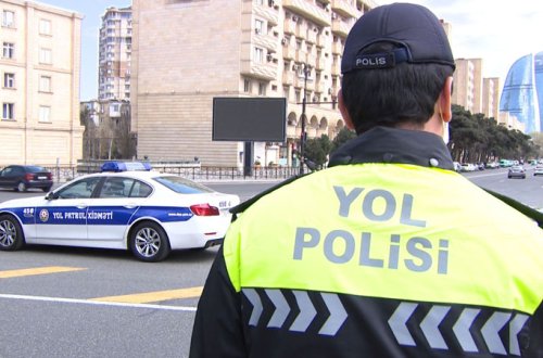 Nazir rüşvət aldığı iddia edilən polisi cəzalandırdı (VİDEO)