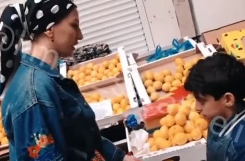 Azərbaycanlı məşhur limon satan uşağa 25 min manat verdi