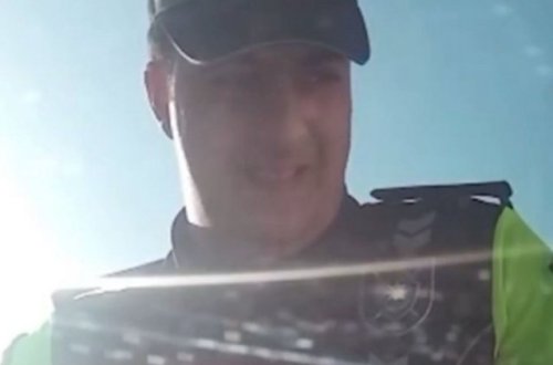 Sürücüdən rüşvət aldığı iddia edilən polis cəzalandırıldı