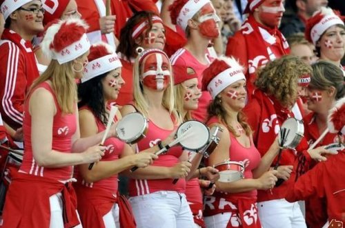 Danimarkanın xüsusi azarkeşləri Bakıya gətirildi - FOTO/VİDEO