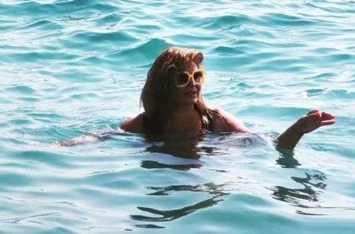 Könül Kərimova çimərlik fotosuna yazılan tənqidlərə təhqirlə cavab verdi - FOTO