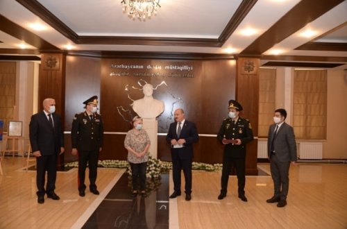 Şəhid Ibrahim Abdullayevin ordeni anası Nərgiz Abdullayevaya təqdim edilib