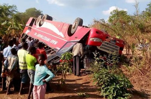 Mozambikdə avtobus yük maşınları ilə toqquşub: 31 ölü, 11 yaralı