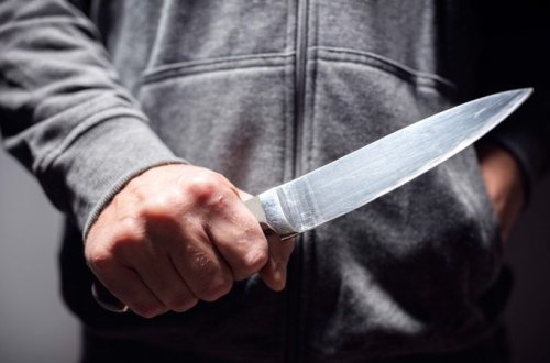 Azərbaycanda vəzifəli şəxs iş başında bıçaqlandı -RƏSMİ