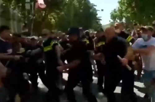 LGTB fərdləri döyüldü, ofislərinə basqın oldu - VİDEO