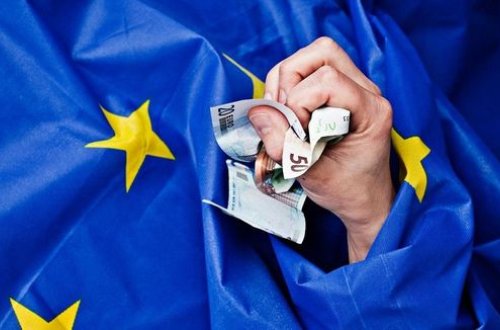 Aİ göz yaşlarını inanmır və pul hədiyyə etmir