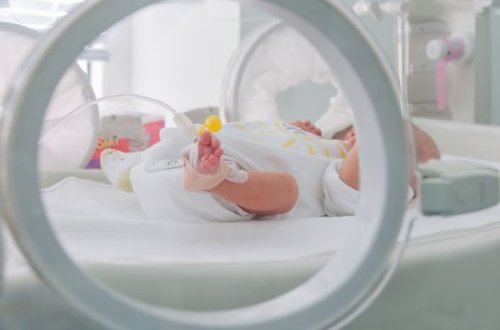 Стало известно о состоянии ребенка, найденного в мусорном баке в Сумгайыте