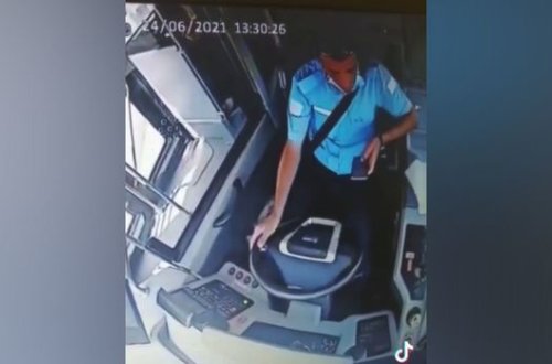 Bakıda başı telefona qarışan avtobus sürücüsü qəza törətdi - ANBAAN VİDEO