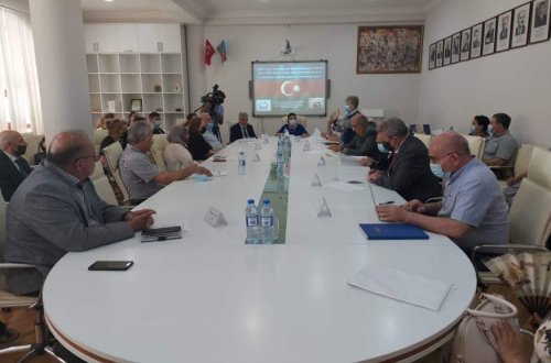 “Ailə strategiyası” layihəsinin müzakirələri davam edir