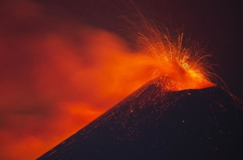 Etna vulkanı yenidən fəallaşdı: Uçuşlar dayandırıldı – FOTO/VİDEO