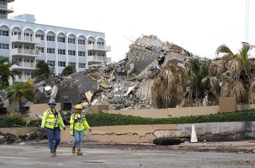 Во Флориде завершили поисково-спасательную операцию на месте обрушения дома