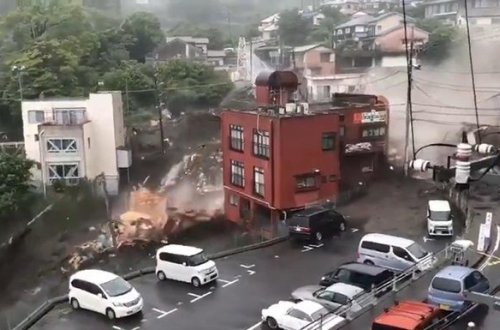 СМИ: Число пропавших без вести при сходе оползня в Японии сократилось до 22, погибли семь человек