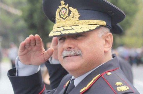 Azərbaycanda generalın rəis qardaşı xidməti otağında özünü güllələdi