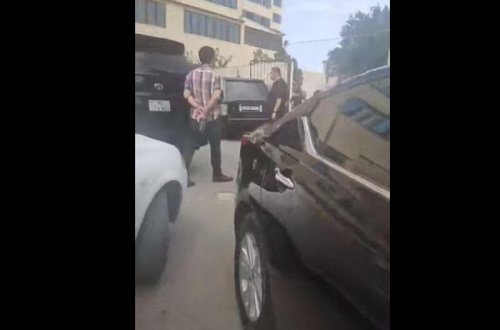 Rəisin özünü güllələdiyi şöbənin önündən - VİDEO