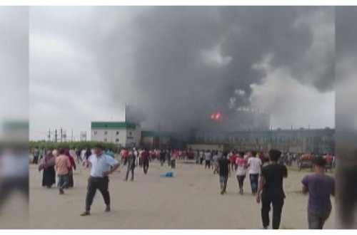 Banqladeşda fabrikdə güclü yanğın: Onlarla insan həlak oldu - VİDEO