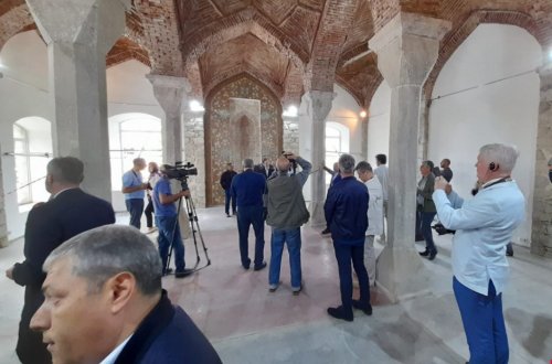 Xarici diplomatlar Şuşada Saatlı məscidində olublar