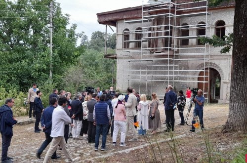 Xarici diplomatlar Şuşada Mehmandarovların malikanə kompleksinə baş çəkib