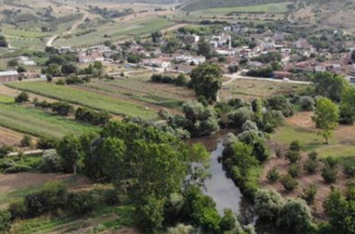 Bu kəndə addım atan dəqiqələr sonra iydən burnunu tutub qaçır - FOTO