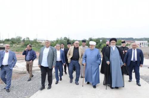 Dini konfessiyaların rəhbərləri Şuşada yeni tikiləcək məscidin ərazisinə baş çəkib