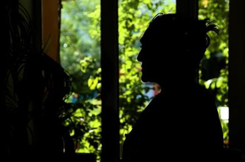 Qadın məhbus: “Bölgələrdəki ən gözəl qızları narkotikə çəkirlər” - VİDEO