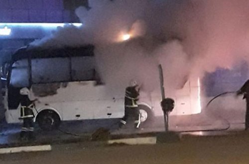 Bakıda təmir sexində mikroavtobus yandı