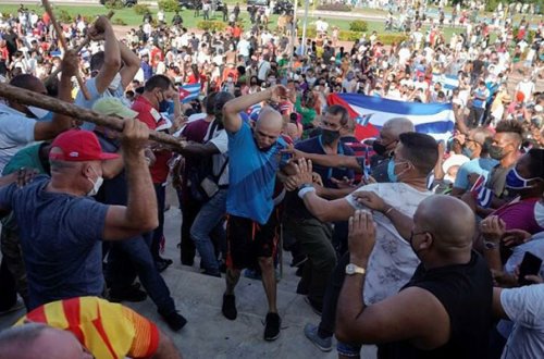 Kubada minə yaxın etirazçı aksiya keçirdi