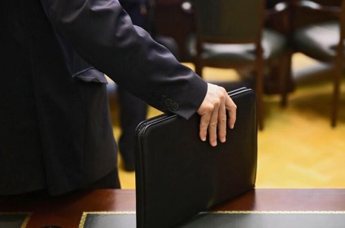 Azərbaycanda nazir işdən çıxarıldı